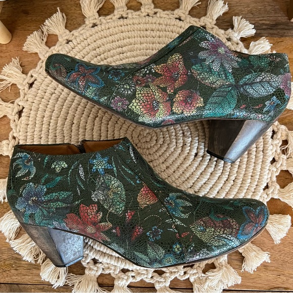 Calleen Cordero Leather Floral Print Ankle Boots Booties Size 10